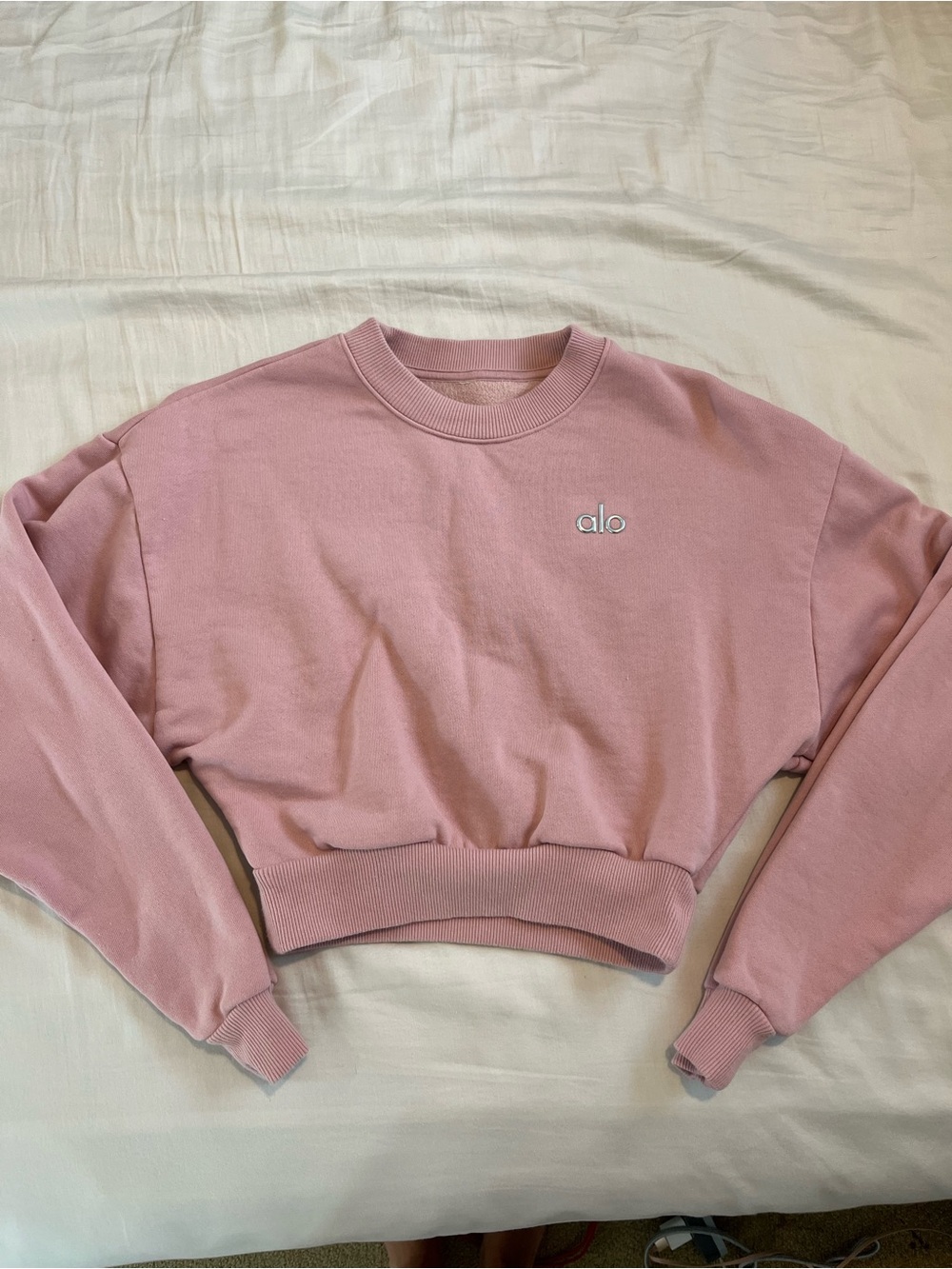 ALO Yoga Cropped Accolade Sweatshirt